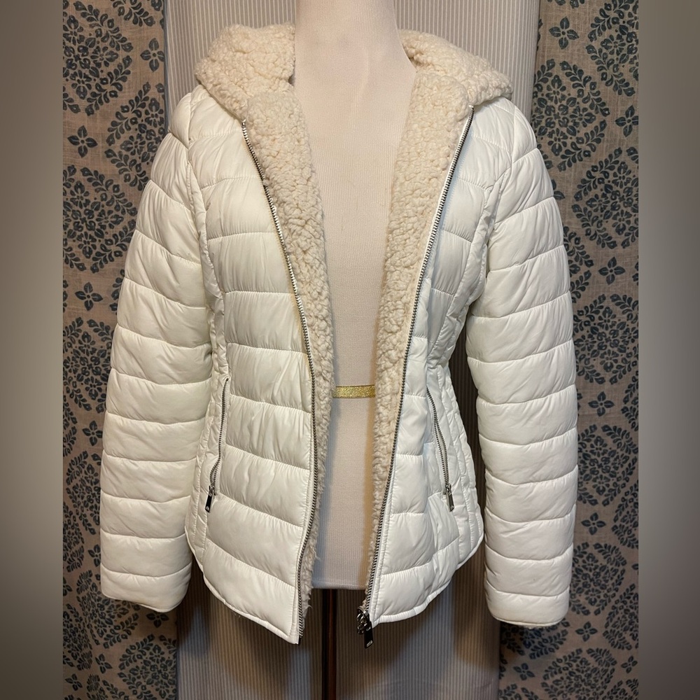 Cozy White Sherpa-Lined Jacket